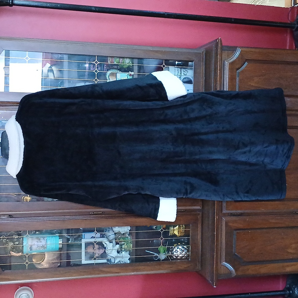 Isotoner Plush Robe - Picture 8 of 12